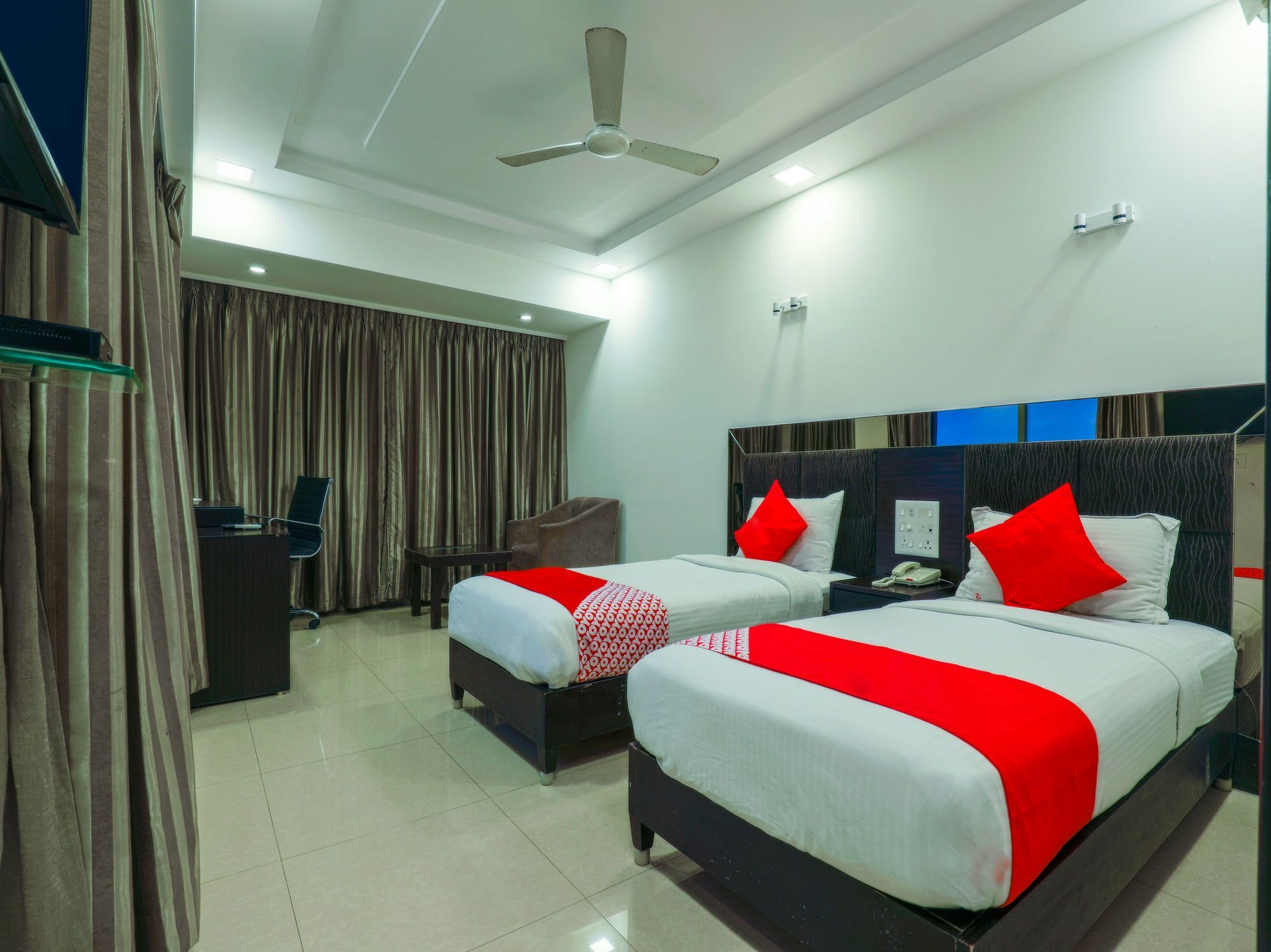 Oyo Premium Coastal Battery Hotel Visakhapatnam Exterior photo